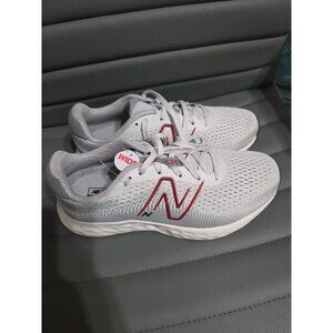 New Balance 520v8 Shoes Size 8.5W